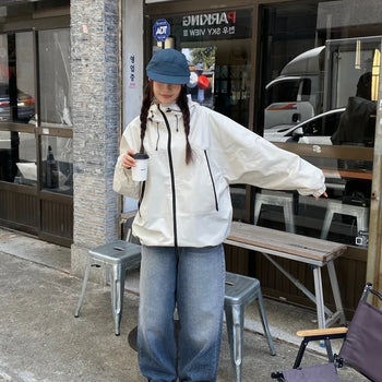 Moonz Neo Gorpcore Windbreaker Hooded Jumper   Made of sturdy fabric.
