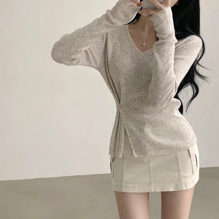 Full of delicate charm, Bamboo Two-Way Ribbed V-Neck Long Sleeve Knit