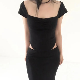 Black pearl necklace