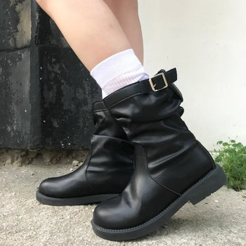 Loose-fit shirred boots