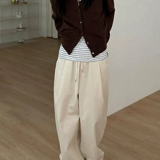 Elastic back pocket pintuck wide chino pants
