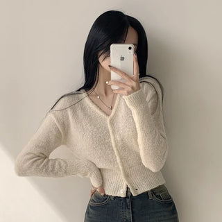 Softly wrapping, Thick V-neck Slim Fit Cropped Long Sleeve Knit Cardigan