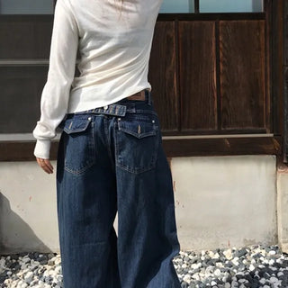 Cut-out buckle point denim
