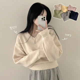 Flowing Delicate Fit, Thick Wool Plain V-Neck Cropped Long Sleeve Knit