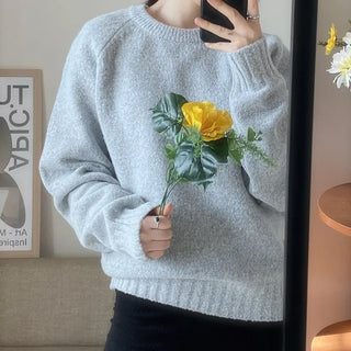Loose fit gray knit  Winter round Christmas year-end look basic inner