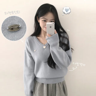 Lovely Avant-garde Fit, Thick Wool V-neck Silver Wappen Pendant Loose Fit Long Sleeve Knit