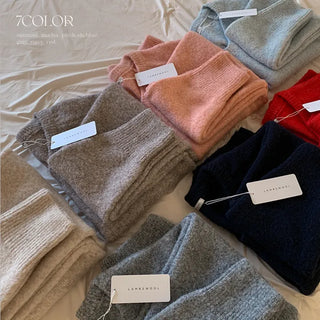 Powder Wool V-Neck Long Sleeve Knit