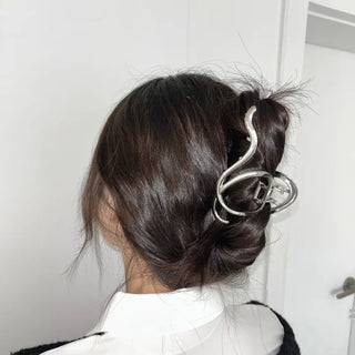 Line metal hair clip