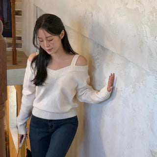 Slin Loose Fit Off-Shoulder Strap Knit