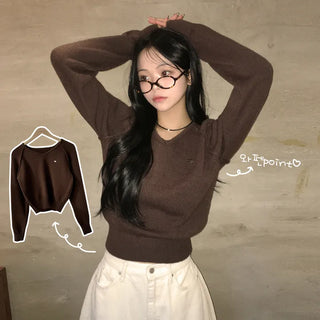 Flowing Avant-Body Fit, Wool V-Neck Cutout Raglan Silver Pendant Semi-Crop Long Sleeve Knit