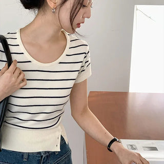 Seno U-neck Crop Slit Knit