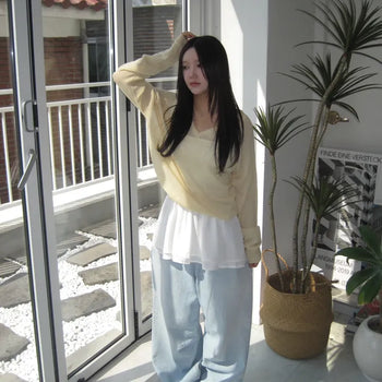 Flat V-neck simple knit