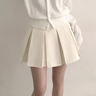 Timeless high-waisted pintuck pleated mini skirt to wear every year