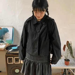 Hip or collar button short coat
