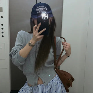 More Pendant V-neck Knit Cardigan