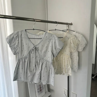 Pebble Flower Ribbon V-Neck Puff Short Sleeve Blouse
