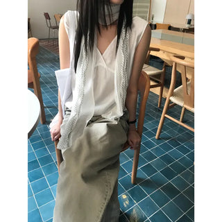 V-neck blouse (2 colors)