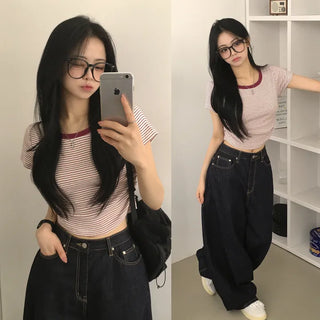 Arm-slimming fit, Contrast Round Stripe Cropped Delicate Fit Short Sleeve T-shirt with Side Shirring and Rolled Hem