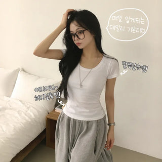 Daily Basic Plain Deep U-Neck Inner Slim Delicate Skinny Fit Short Sleeve T-shirt You'll Wear Every Day, 365 Days a Year