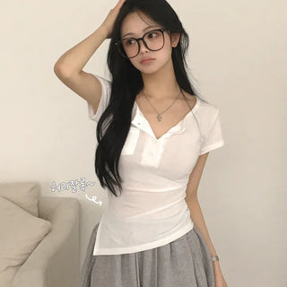 Side shirring and side slits create a tiny waist, U-neck pocket button shirring diagonal slit slim skinny fit short sleeve T-shirt