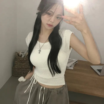 Full of delicate charm, cool boucle perforated cap sleeve back strap ribbon cropped summer sleeveless short-sleeve knit