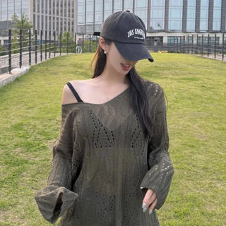 Serin Deep V-neck Loose Punched Knit