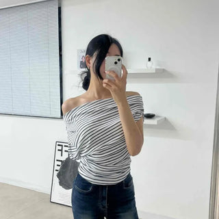 Striped twisted off-shoulder T-shirt