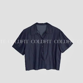 Minimal crop shirt