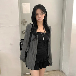 Hip-covering length, flowing plain V-neck long sleeve loose fit, a must-have item for transitional seasons long-sleeve cardigan