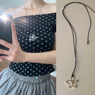 Moven Silver Flower Necklace