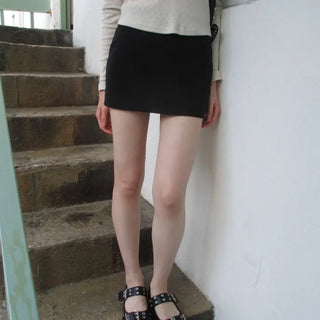 Black simple mini skirt