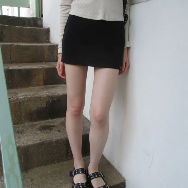 Black simple mini skirt