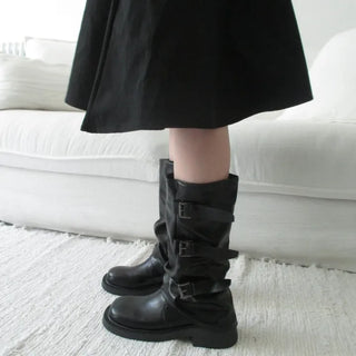 Buckle-point boots