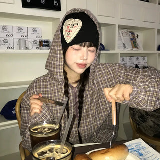 Unisex Drawing Heart Patch Short Beanie