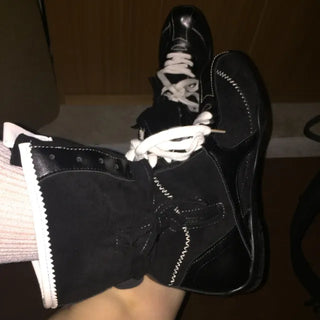 Middle sneakers