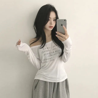 English Lettering Delicate Slim Fit One-off Shoulder Long Sleeve T-shirt