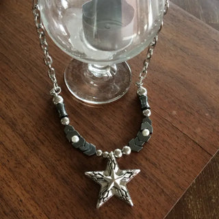 Star Bold Chain Necklace