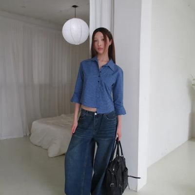 Dark blue rolled-up loose pants