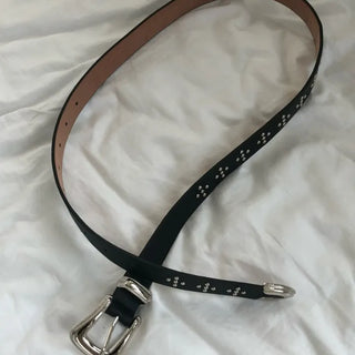 Cross stud belt