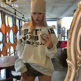 Big lettering one strap sweatshirt