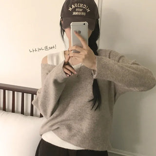 Flowing loose fit, round neck knit sleeveless + deep V-neck delicate avant-garde fit long-sleeve knit layered outfit set