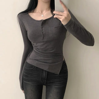 Figure-flattering U-neck Button Pocket Asymmetrical Diagonal Slit Shirring Slim Fit Long Sleeve T-shirt