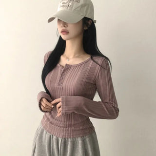 Skinny fit covering the back of the hand, soft U-neck ribbed button brushed fleece slim delicate fit long-sleeve t-shirt