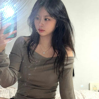 Delicate Plain Off-Shoulder Long-Sleeve T-Shirt