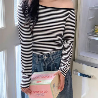 Delicate Fit One-piece Off-shoulder Long Sleeve T-shirt