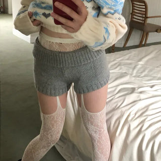Simple knit shorts