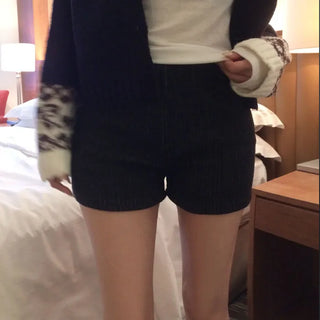 Blia Elastic Waist Shorts [Angora 36%, Wool 35%]