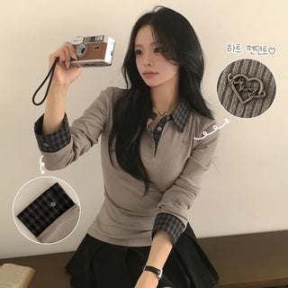 Delicate fit covering the back of the hand, Check shirt layered with heart pendant, Ribbed button slim skinny fit knit long sleeve t-shirt