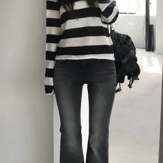 Striped V-neck knit (one color)