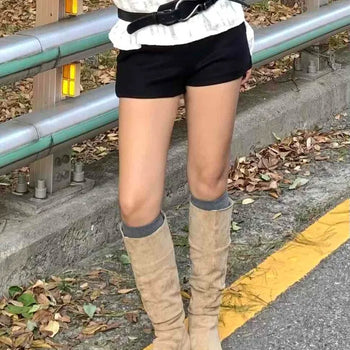Toed Low-Rise Pocket Wool Shorts